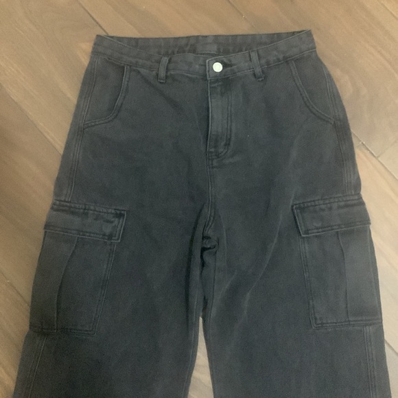 Size m black cargo pants from shein - Picture 2 of 3